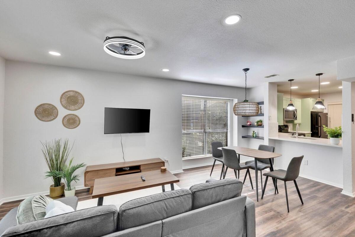 Modern Townhome * Austin