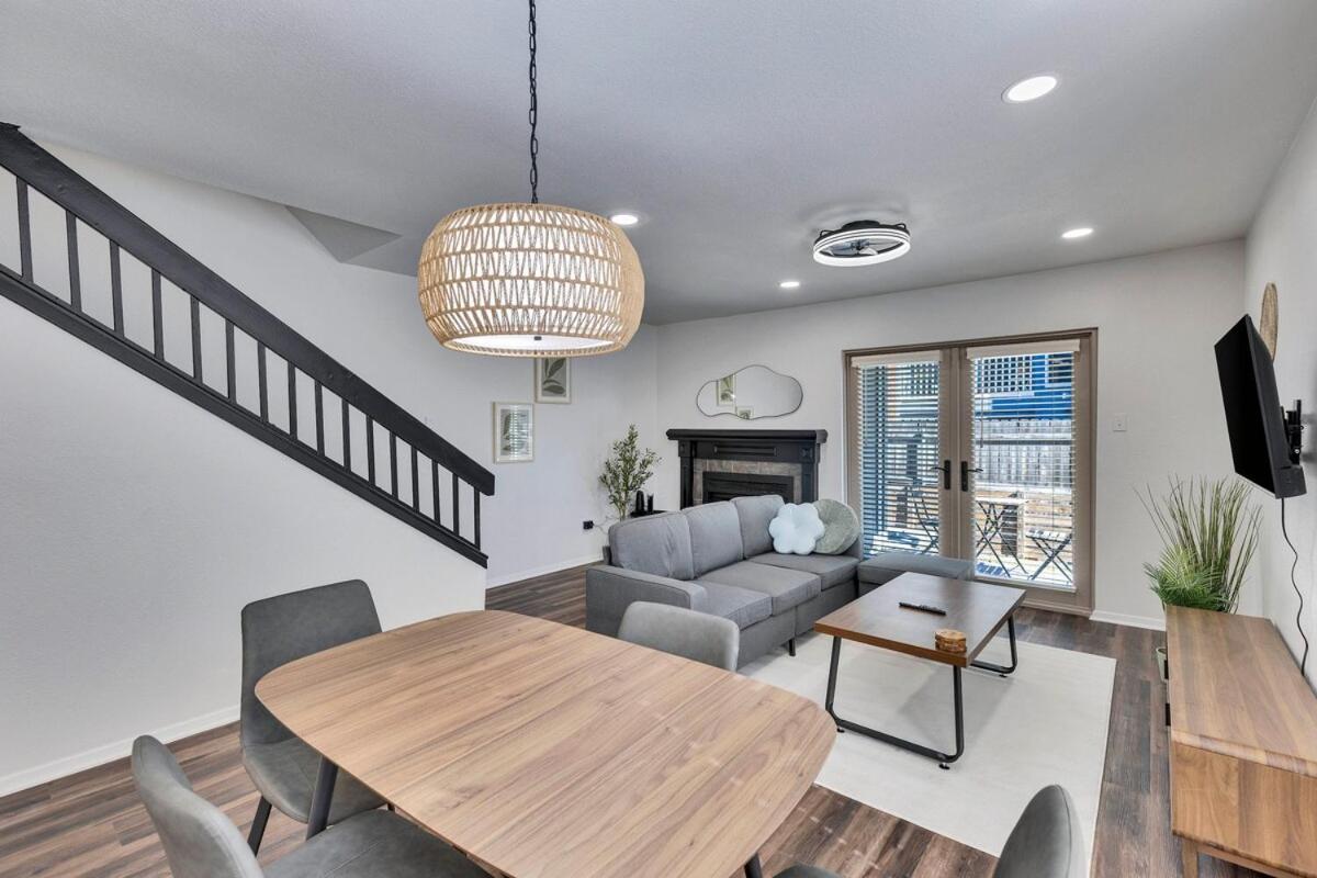 Modern Townhome Apartment *