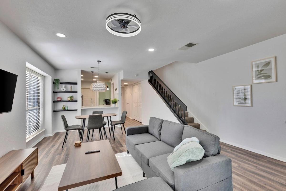 Modern Townhome Apartment Austin